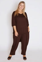 Load image into Gallery viewer, 7633 Hi-Low top and 7718 Comfy pants Chocolate