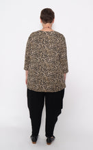 Load image into Gallery viewer, 7854 Khahki  Leopard top