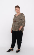 Load image into Gallery viewer, 7854 Khahki  Leopard top