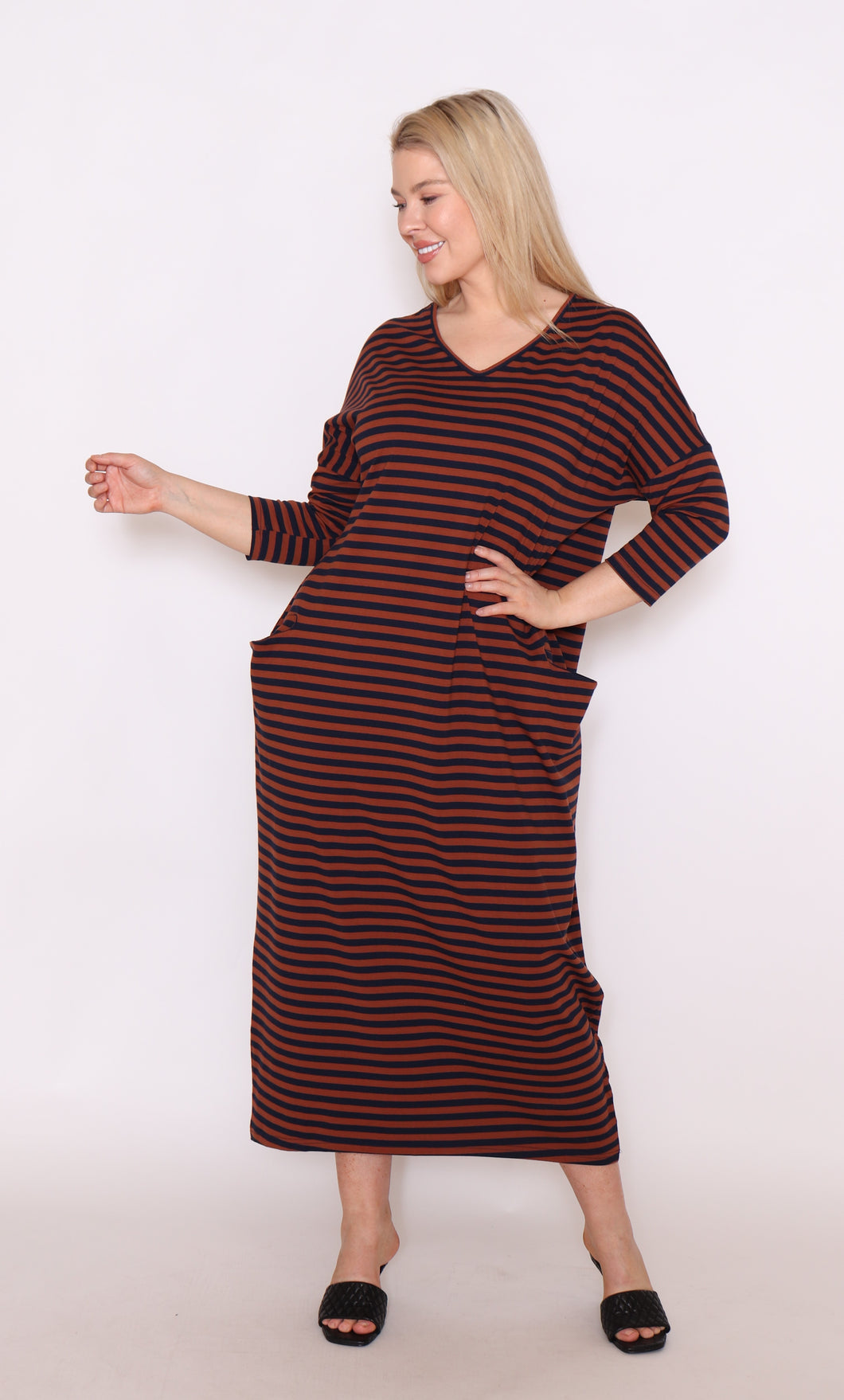 7912 Navy with Brown stripe pockets dress