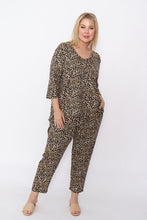 Load image into Gallery viewer, 7853 Khaki Leopard pants with pockets
