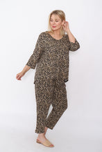 Load image into Gallery viewer, 7853 Khaki Leopard pants with pockets