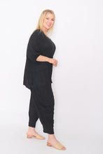 Load image into Gallery viewer, 7986 Black Crinkle Cotton Square Top &amp; 7718 Comfy pants
