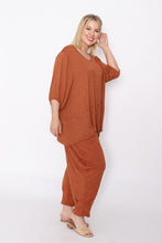 Load image into Gallery viewer, 7986 Rust Crinkle Cotton Square Top &amp; 7718 Comfy pants

