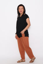 Load image into Gallery viewer, 7761 Tunic black & 7812 Pants Rust