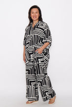 Load image into Gallery viewer, 8032 Shirt & 7972 Pants Black & White Geometric