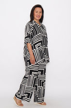 Load image into Gallery viewer, 8032 Shirt & 7972 Pants Black & White Geometric