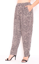Load image into Gallery viewer, 7853 Brown Leopard loss pants with pockets