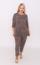 Load image into Gallery viewer, 7871 Top & 7853 Pants Brown leopard top