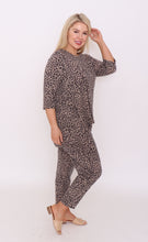 Load image into Gallery viewer, 7871 Top & 7853 Pants Brown leopard top