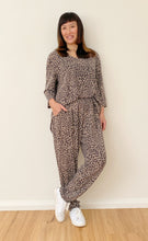Load image into Gallery viewer, 7853 Brown Leopard loss pants with pockets