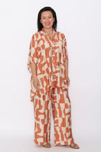 Load image into Gallery viewer, 8032 Blouse rust with beige

