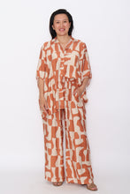 Load image into Gallery viewer, 8032 Blouse rust with beige
