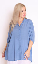 Load image into Gallery viewer, 7451 Blue Hi-Low collar shirt
