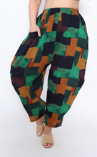 Load image into Gallery viewer, 7931 Green print Pants
