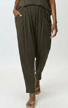 Load image into Gallery viewer, 8079 Relaxed Tapered Pants Khaki
