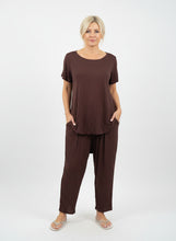 Load image into Gallery viewer, 8079 Relaxed Tapered Pants Chocolate
