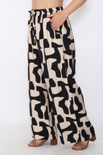 Load image into Gallery viewer, 7972 Black Abstract Wide-Leg Pants
