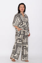 Load image into Gallery viewer, 8032 Black Geo with Cream Hi-Low shirt &amp; 7972  Wide-Leg pants
