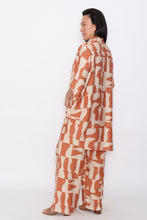 Load image into Gallery viewer, 8032 Blouse rust with beige
