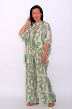 Load image into Gallery viewer, 8032 Sage Hi-Low Shirt &amp; 7972 Sage Wide-leg pants
