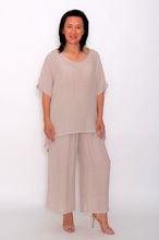 Load image into Gallery viewer, 7919 Beige Flowy-fit Hi-low top
