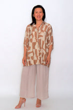 Load image into Gallery viewer, 8032 Hi-Low Mocca with beige shirt &amp; 7735 Beige pants
