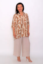 Load image into Gallery viewer, 8032 Hi-Low Mocca with beige shirt &amp; 7735 Beige pants
