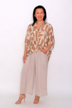 Load image into Gallery viewer, 8032 Hi-Low Mocca with beige shirt &amp; 7735 Beige pants
