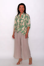Load image into Gallery viewer, 8032 Sage with beige Hi-low shirt &amp; 7735 Beige pants
