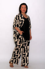 Load image into Gallery viewer, 8032 Black Abstract &amp; 7972  Pants &amp; 7919 Black Hi-Low Top
