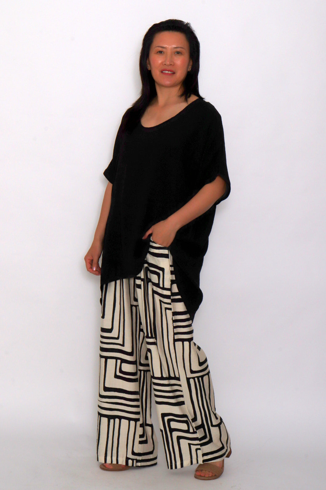 7919 black Hi-Low Top & 7972 Black Geo Pants