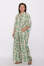 Load image into Gallery viewer, 8032 Sage Hi-Low Shirt &amp; 7972 Sage Wide-leg pants
