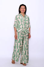 Load image into Gallery viewer, 8032 Sage Hi-Low Shirt &amp; 7972 Sage Wide-leg pants
