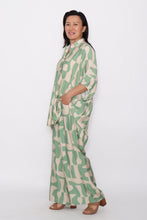 Load image into Gallery viewer, 8032 Sage Hi-Low Shirt &amp; 7972 Sage Wide-leg pants
