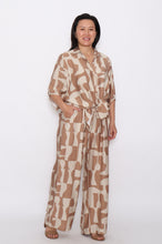 Load image into Gallery viewer, 8032 Mocca with beige Hi-Low shirt &amp;  7972 Mocca with Beige pants

