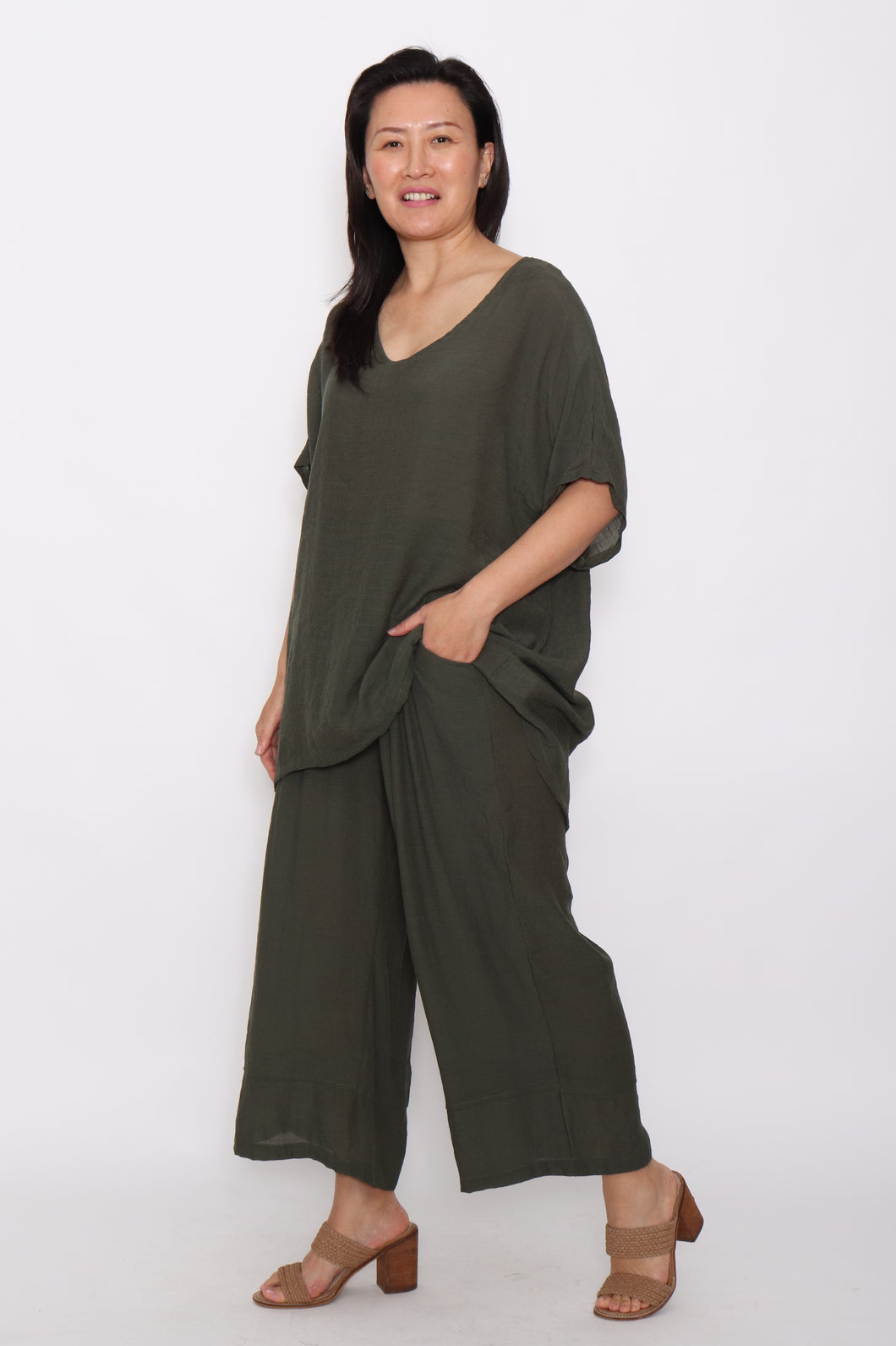 7919 Khaki Hi-Low Top & 7735 Khaki pants