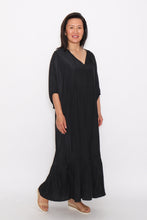 Load image into Gallery viewer, 7943 Black Flowy dress with side pockets
