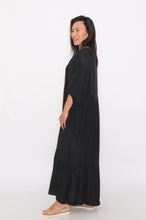 Load image into Gallery viewer, 7943 Black Flowy dress with side pockets
