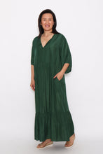 Load image into Gallery viewer, 7943 Green Flowy dress with side pockets

