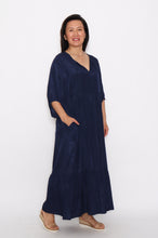 Load image into Gallery viewer, 7943 Black Flowy dress with side pockets
