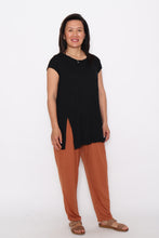 Load image into Gallery viewer, 7761 Tunic black &amp; 7812 Pants Rust
