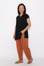 Load image into Gallery viewer, 7761 Tunic black &amp; 7812 Pants Rust
