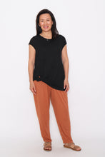 Load image into Gallery viewer, 7761 Tunic black &amp; 7812 Pants Rust
