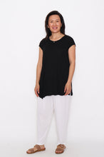 Load image into Gallery viewer, 7761 Tunic black &amp; 7812 Pants white
