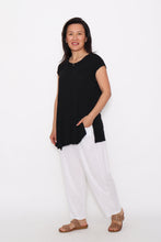 Load image into Gallery viewer, 7761 Tunic black &amp; 7812 Pants white
