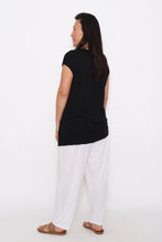 Load image into Gallery viewer, 7761 Tunic black &amp; 7812 Pants white
