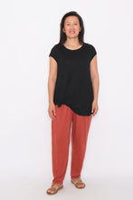 Load image into Gallery viewer, 7761 Tunic black &amp; 7812 Pants Terracotta
