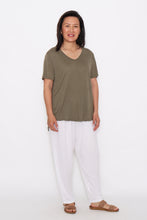 Load image into Gallery viewer, 7901 Hi-Low Tee Khaki
