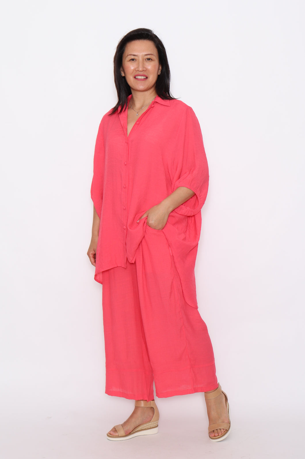 7451 Coral Hi-low shirt & 7735 Coral Wide-leg pants